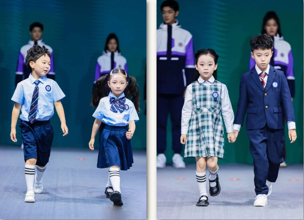 草莓视频APP色版下载校服小模特走秀.jpg