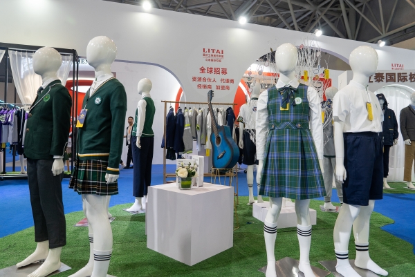 小學校服定製廠家有哪些品牌？價格是多少錢呢？