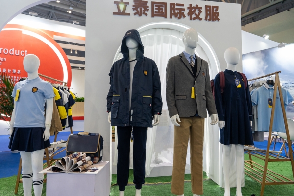 校服在哪裏買呢:草莓视频APP色版下载校服.jpg