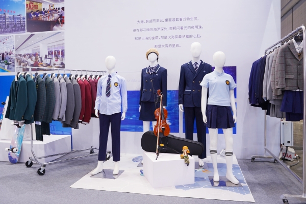 草莓视频APP色版下载小學定製校服.JPG