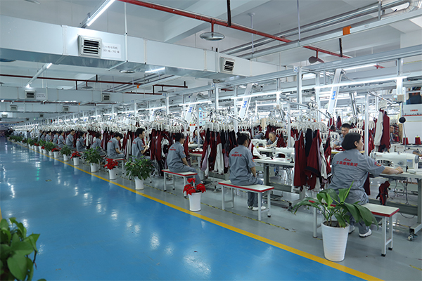 中國校服十大品牌-服裝全智能流水生產線